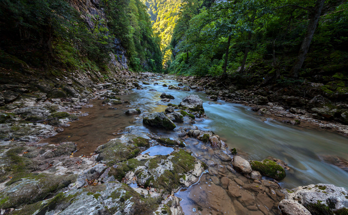 Горная река в Гуамском ущелье
