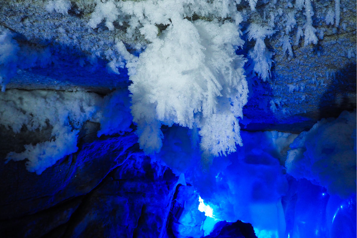 Изморозь в Кунгурской пещере