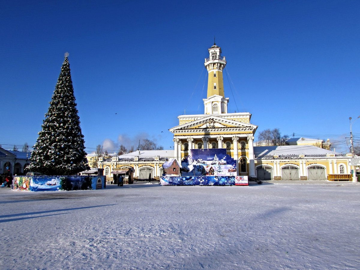 Кострома год. Сусанинская площадь Кострома зима. Кострома Сусанинская площадь зимой. Кострома центр города зимой. Кострома площадь Сусанина новогоднее.