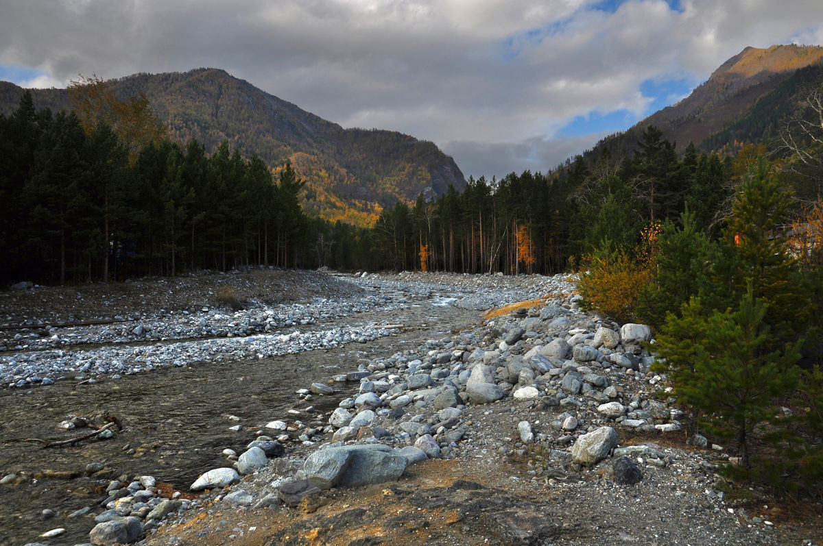 Река в Саянских горах Аршана