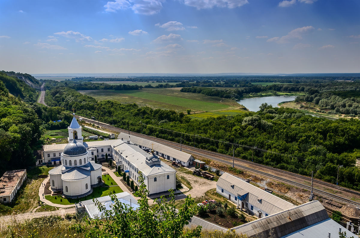 Вид на Дивногорский мужской монастырь