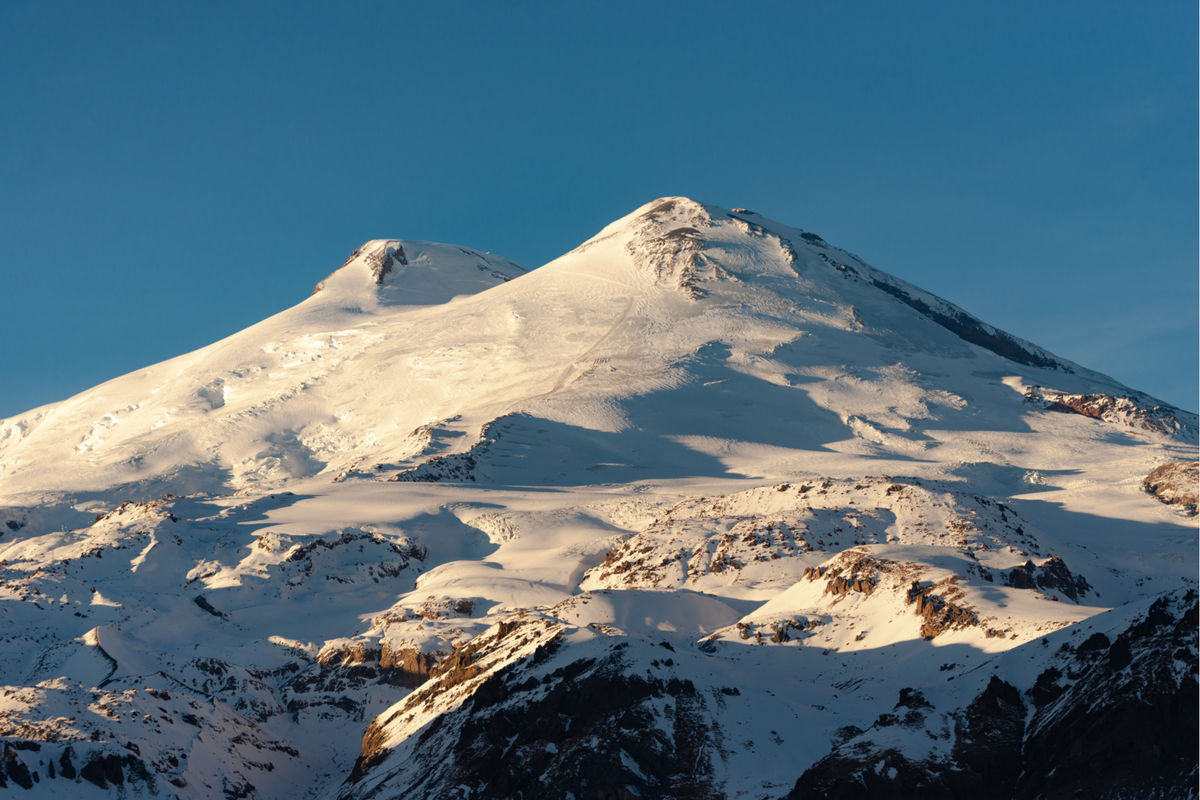 Две вершины горы Эльбрус