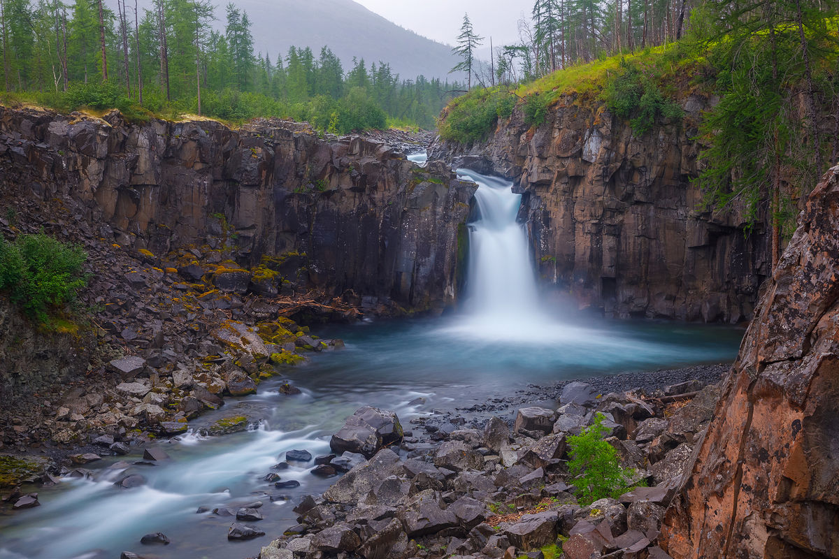 Водопад с плато