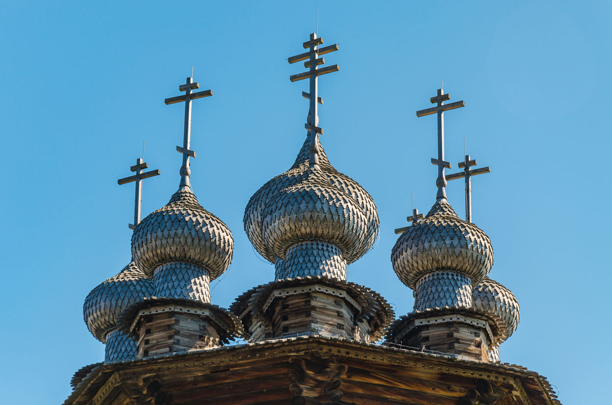 Десятиглавая корона православной церкви Заступничества Святой Богородицы на острове Кижи
