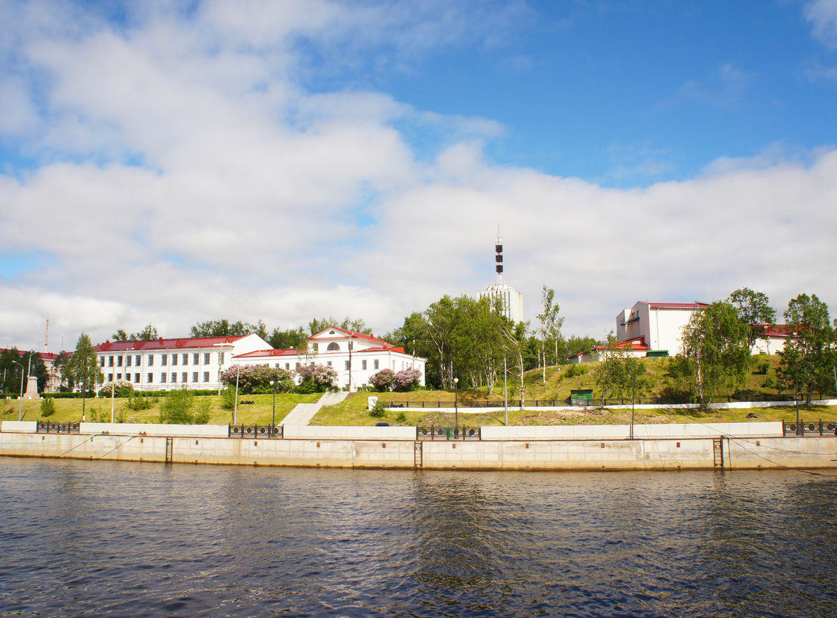 Городской пейзаж Архангельска с видом на набережную