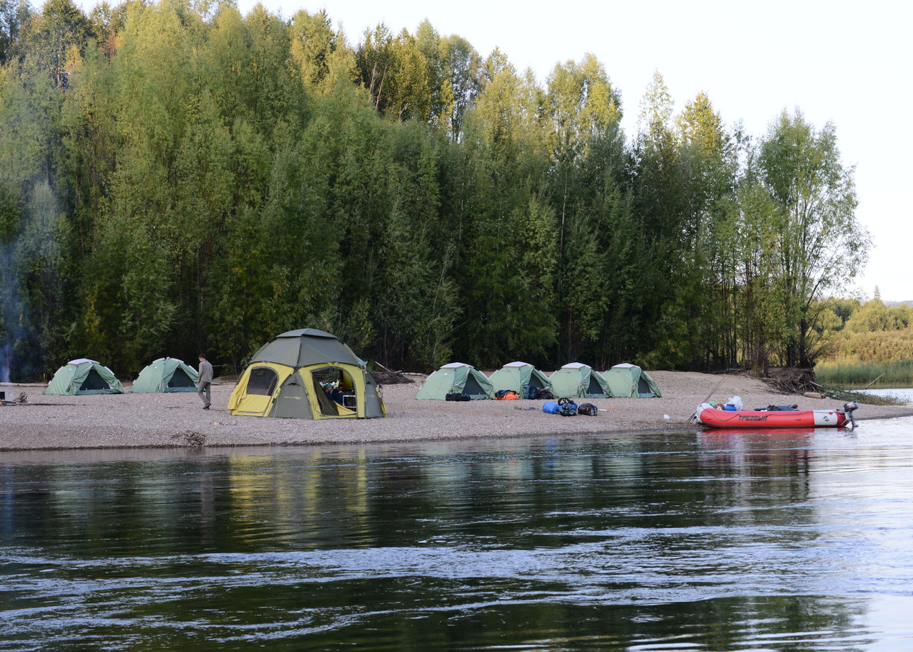 Палаточный лагерь в заливе Николая