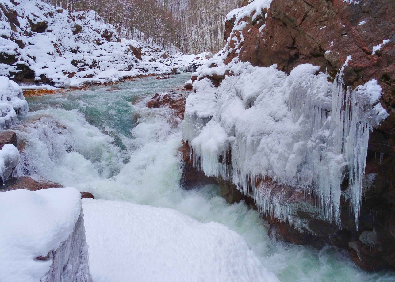 Река белая Адыгея зимой