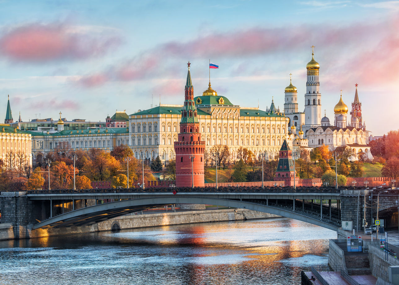 Суббота. Обзорная экскурсия по Москве. Посещение территории Московского Кремля