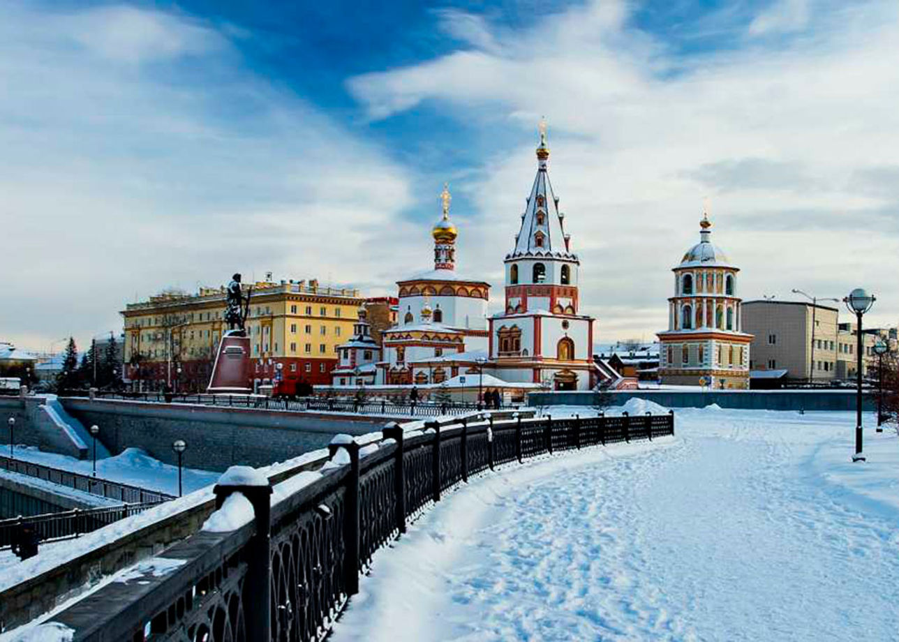 Иркутск зимой. Иркутск достопримечательности зима. Иркутск достопримечательности зимой. Снежные город в Иркутске.