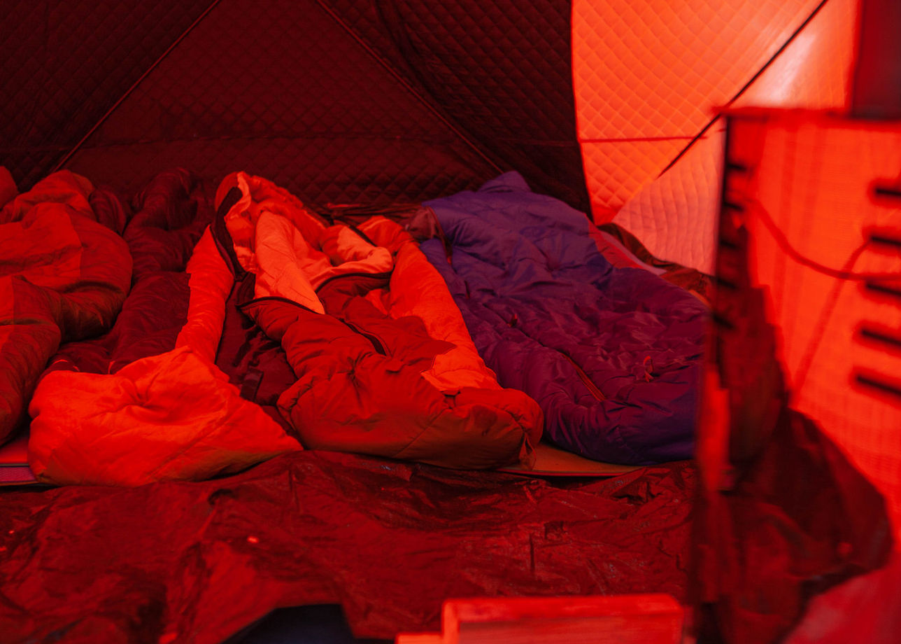 Палаточный лагерь с зимними палатками