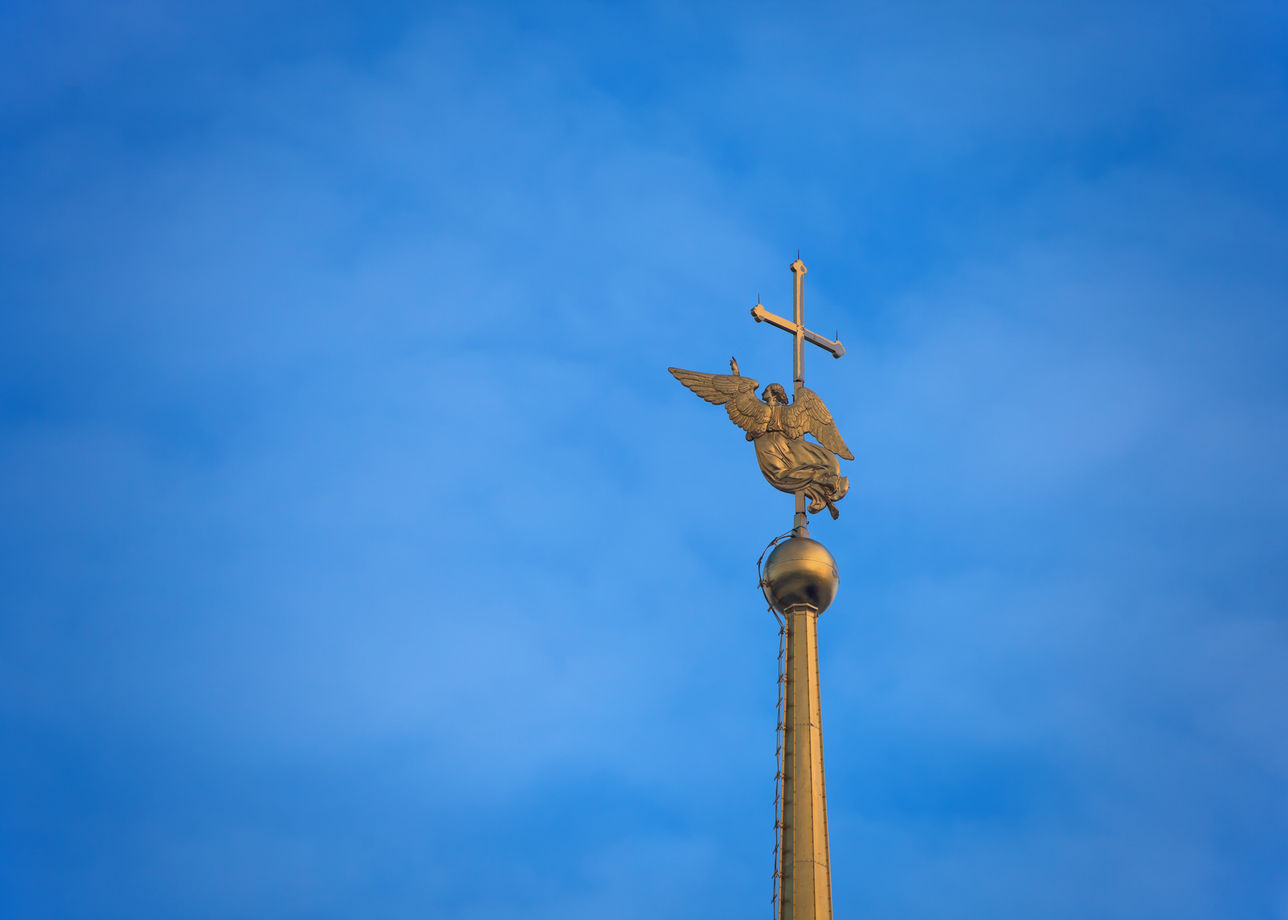 ангел на шпиле петропавловской крепости в санкт петербурге