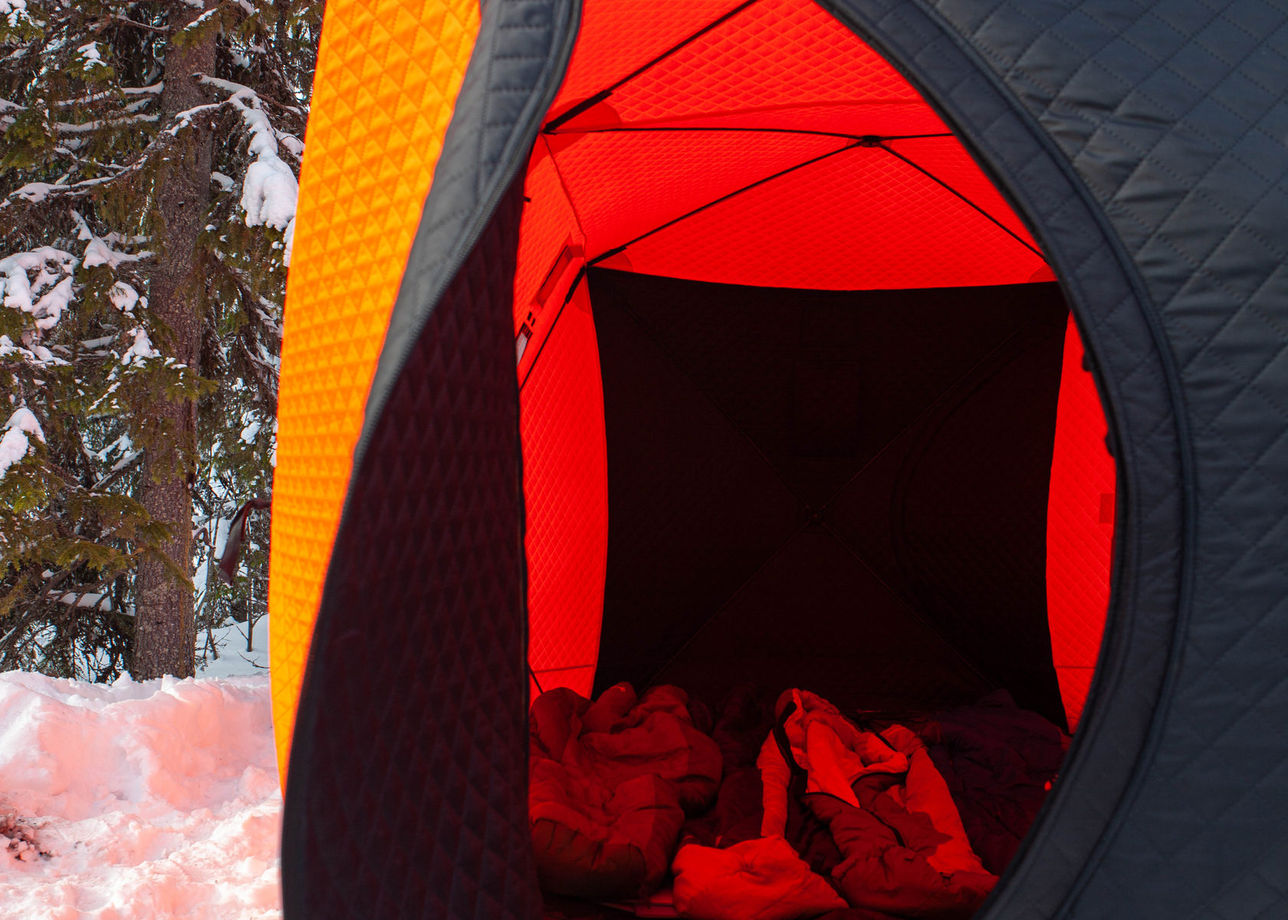 Палаточный лагерь с зимними палатками