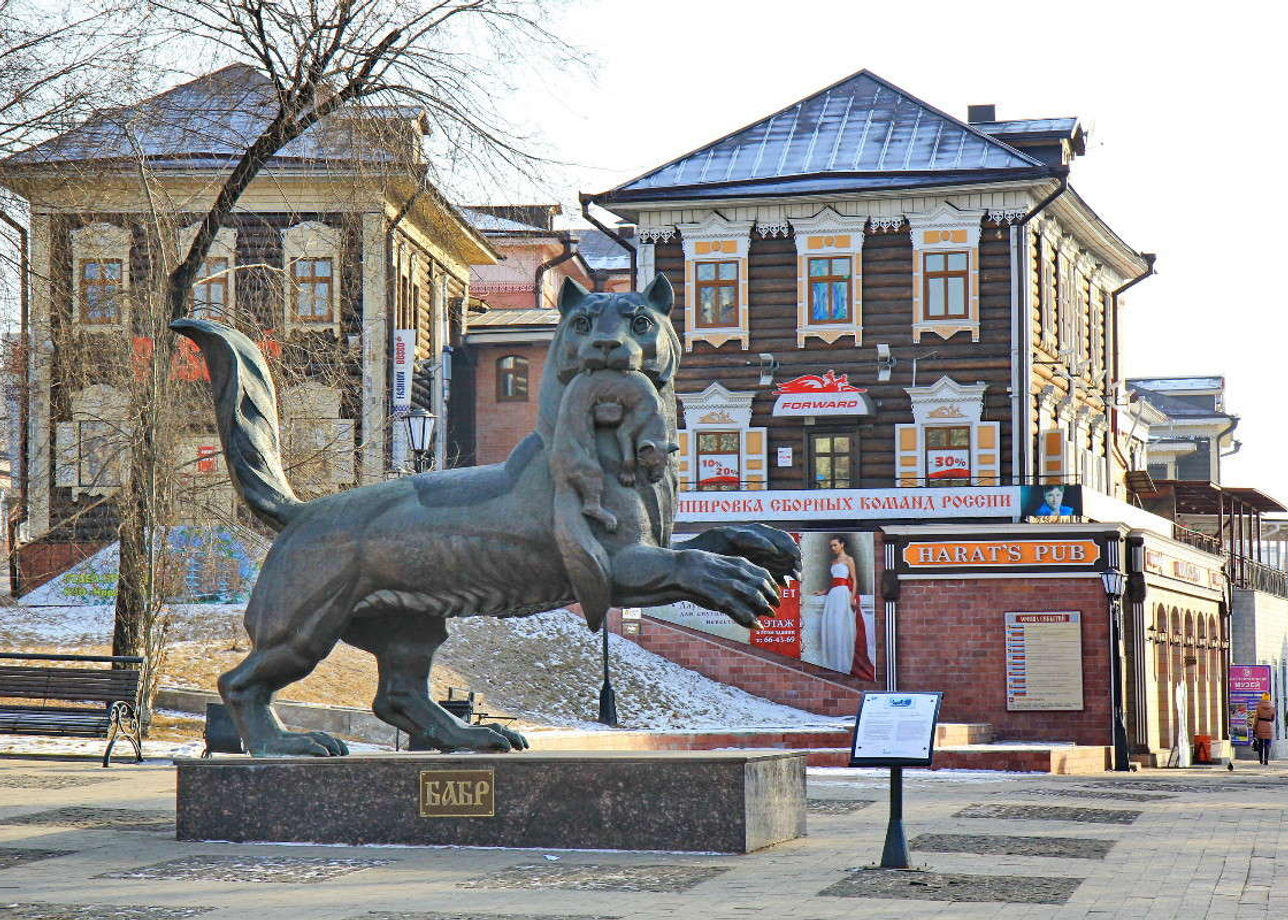 Кв иркутск. Символ Иркутска Бабр. Памятник Бабр Иркутск зимой. Иркутск Бабр зимний. Иркутский Бабр рисунок.