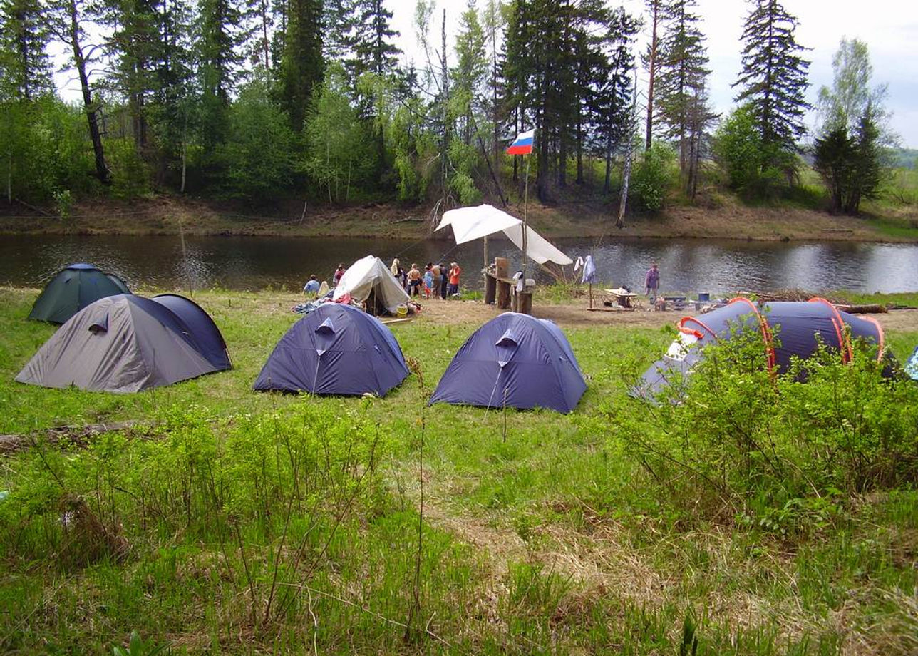 Лагерь на берегу озера. Палаточный лагерь Карелия. Палаточный лагерь озеро Карелия. Таганай палаточный городок. Сплав лагерь Карелия.