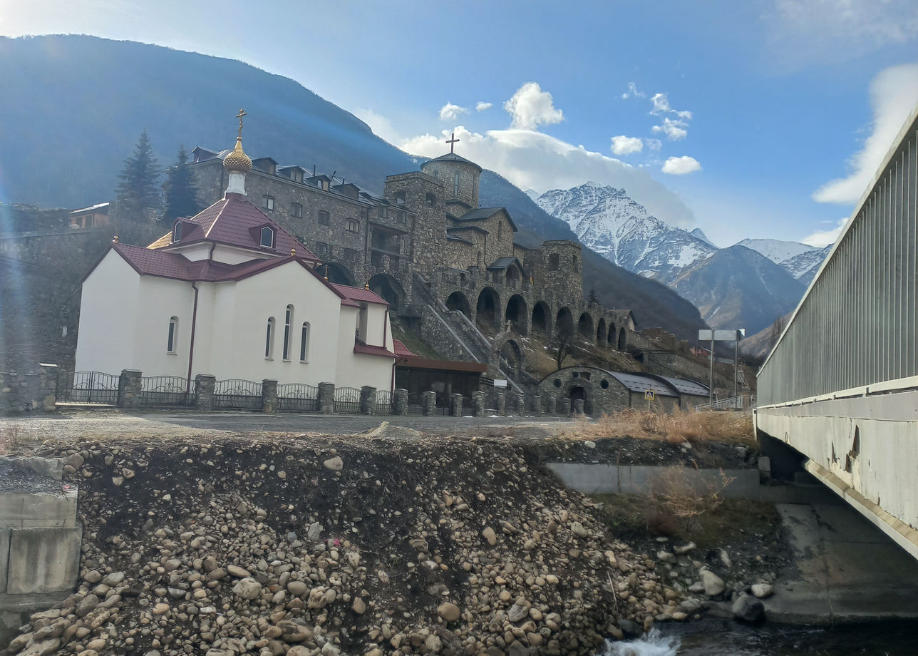 Под большим впечатлением от тура! Зимой Осетию стоит увидеть, насладиться эстетикой и величием природы. Очень понравилась