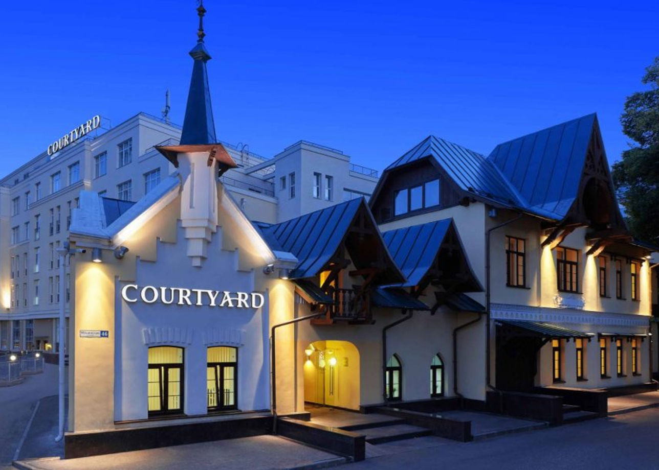 Гостиница Кортьярд 4