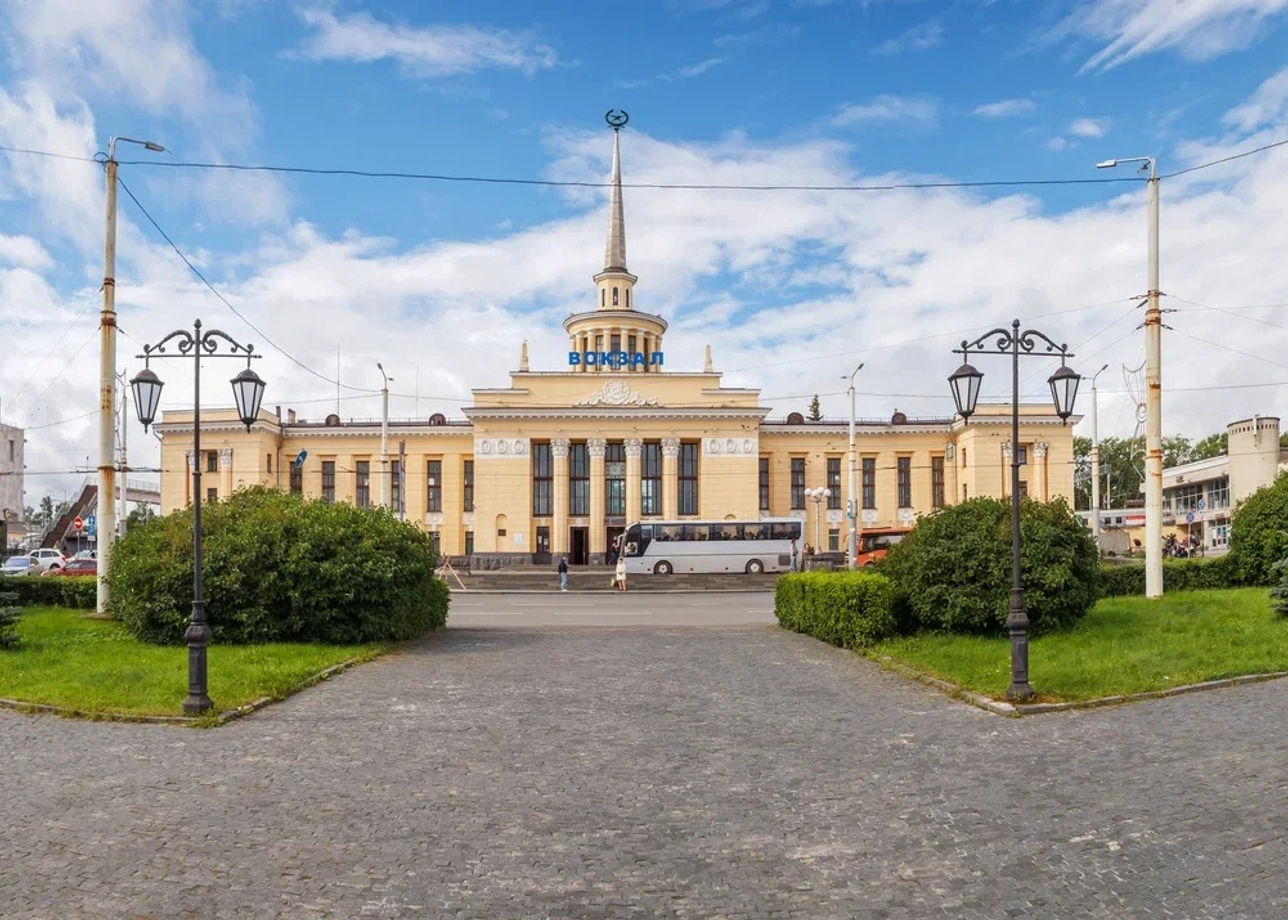 Петрозаводск экскурсионные туры. Карелия Петрозаводск. Вокзал Петрозаводск. Столица Карелии Петрозаводск. Площадь Гагарина Петрозаводск.