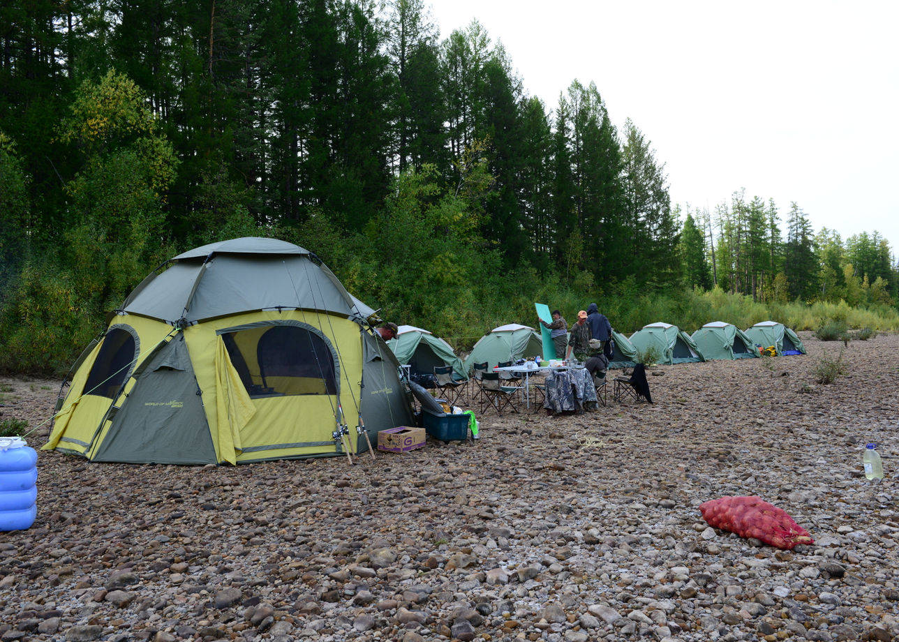Палаточный лагерь в заливе Николая