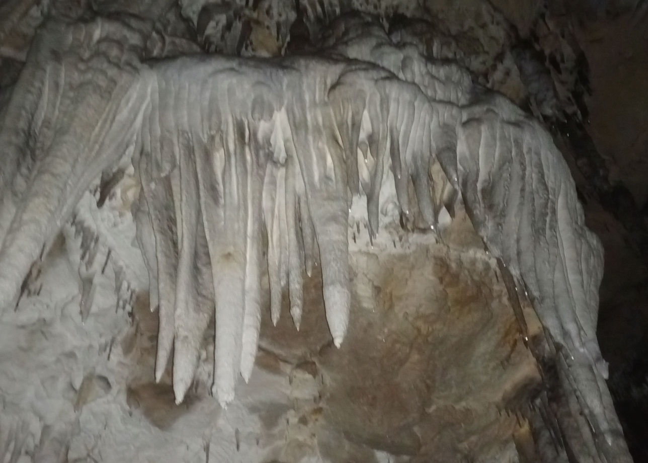 Экскурсия в Большую Азишскую пещеру очень понравилась, экскурсовод знает своё дело.