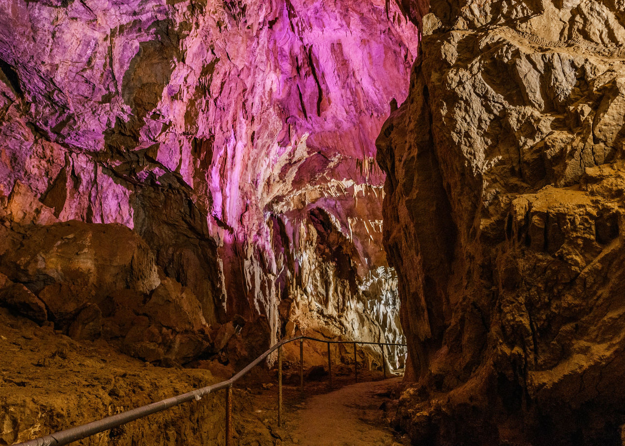 Таинственная Азишская пещера