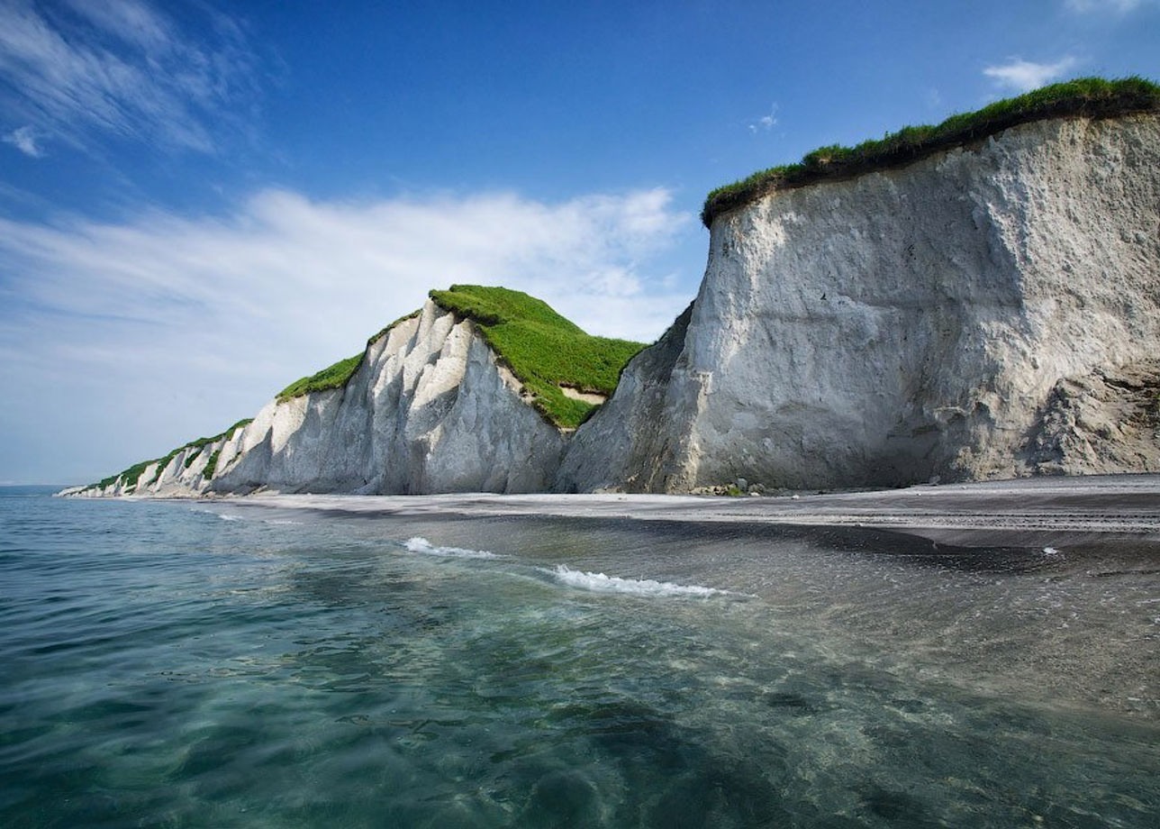 Белые скалы итуруп фото