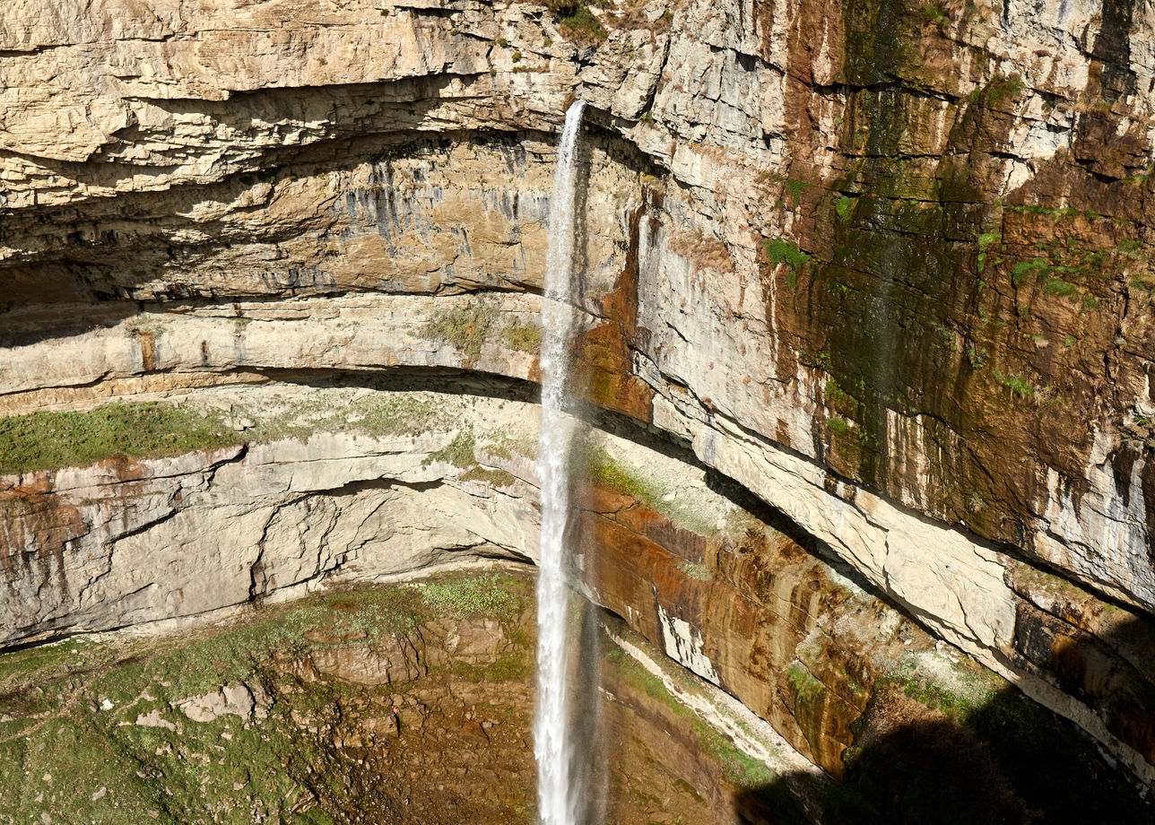 Водопад Тобот и Хунзахское плато ущелье каменная чаша
