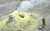Фумарольное поле вулкана Менделеева. Термальные источники