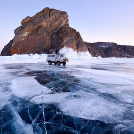 Лед Байкала и величие Саян