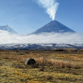 Лавовые поля, активные вулканы и термальные источники