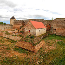 Крепость Ивангород, нарвская минога и Шепелевский маяк. Экскурсия с дегустацией
