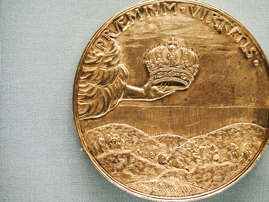 Золотая историческая коллекционная российская памятная монета