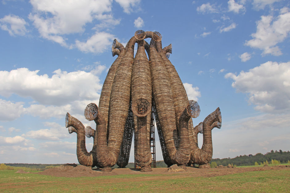 Скульптура «Бобур». Арт-парк Никола Ленивец