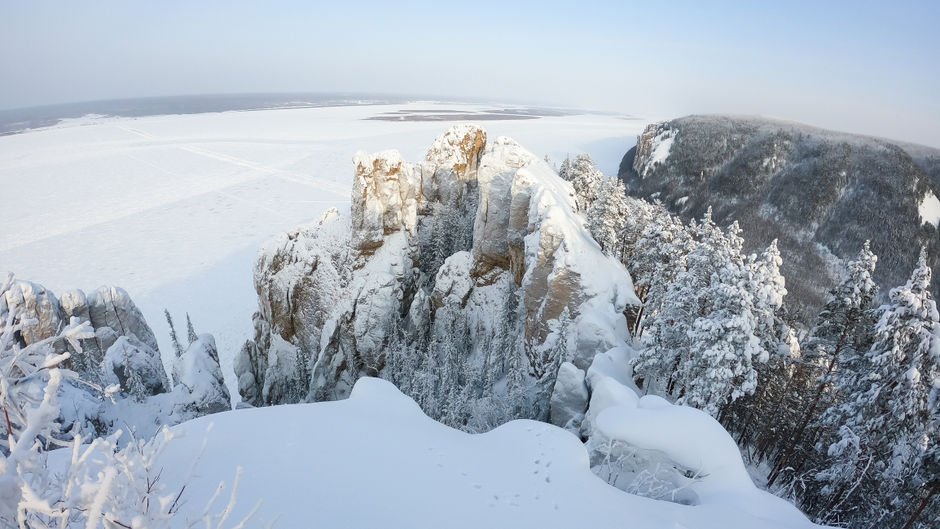 Зимний вид на реку Лена
