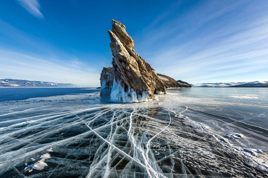 Остров Огой на замерзшем озере Байкал