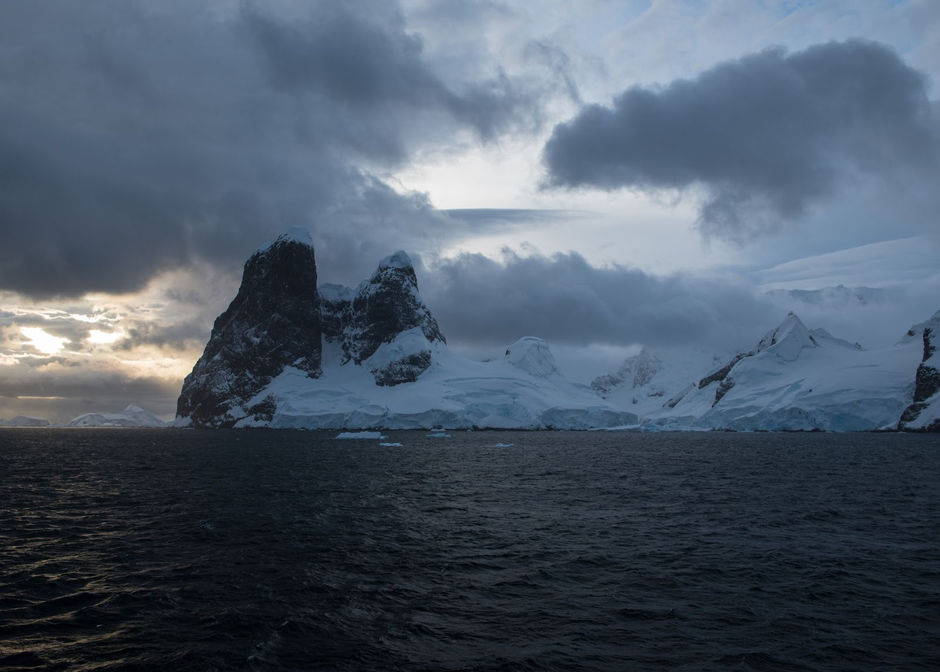   Антарктические горные вершины