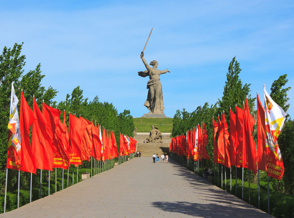 Скульптура «Родина-мать зовёт» в Волгограде