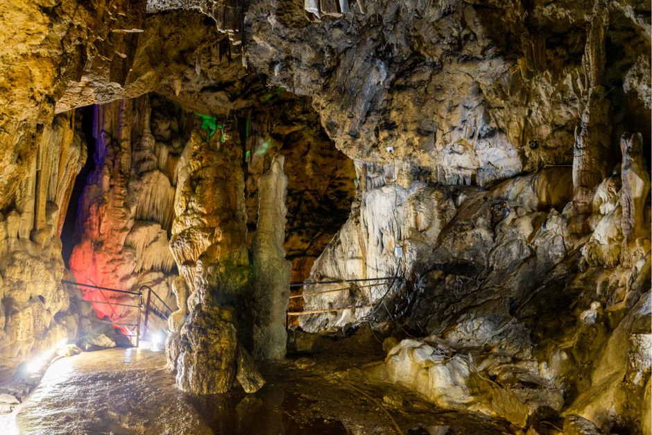 Древняя пещера-источник