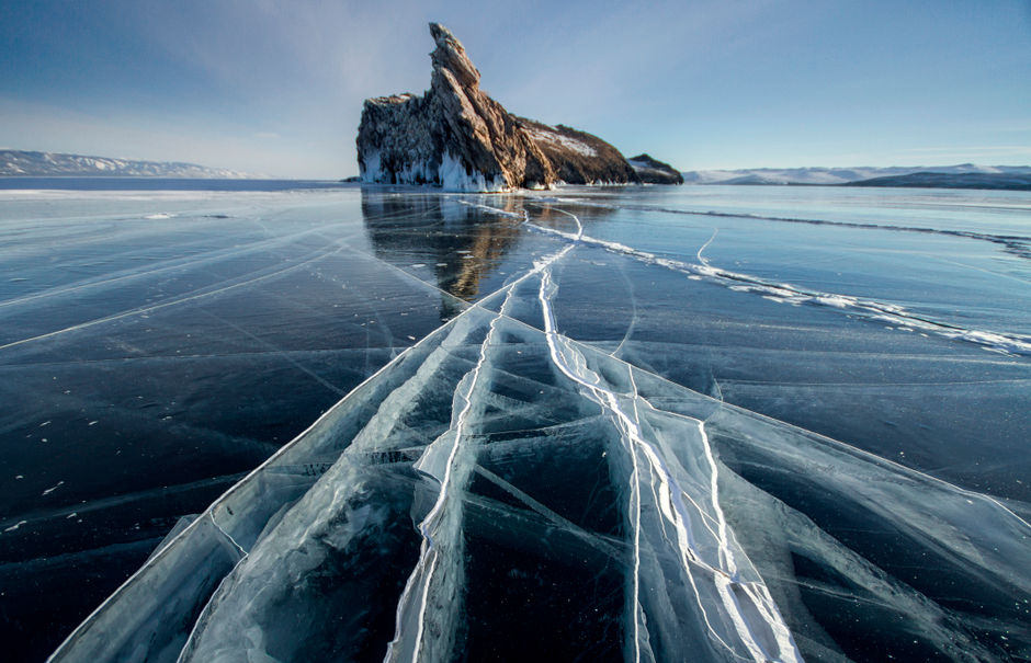 Лед зимнего Байкала