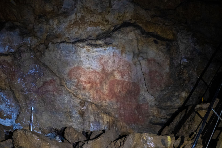 Древние рисунки в Каповой пещере