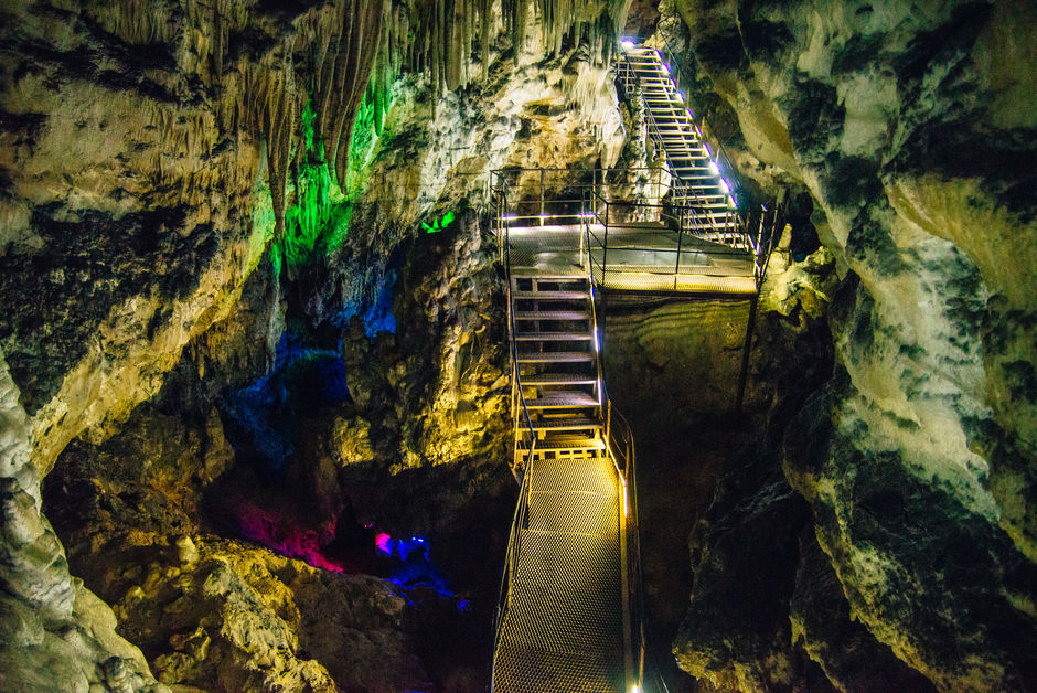 Лестница в Большой Азишской пещере
