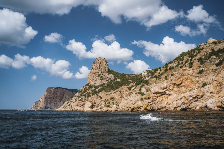 Вид на скалы в Крыму