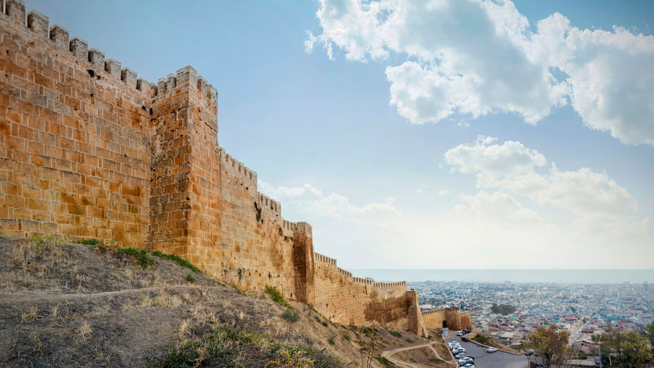 Стена крепости Нарын-кала