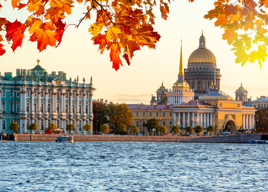 Городской пейзаж Санкт-Петербурга с Исаакиевским собором