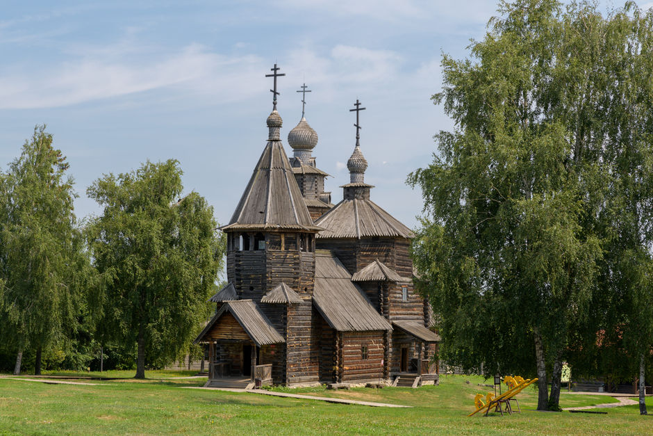 Деревянная Воскресенская церковь